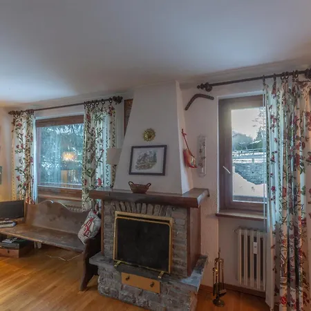 Joivy Welcoming 3br Flat With Parking In Verrand *