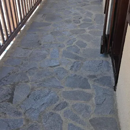Apartment Joivy Welcoming 3br Flat With Parking In Verrand